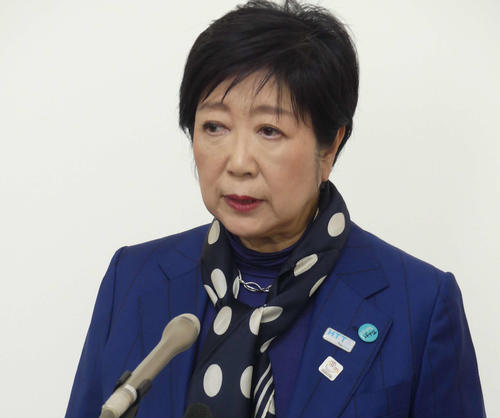 東京都議会閉会後、取材に応じる東京都の小池百合子知事（2024年3月28日撮影）