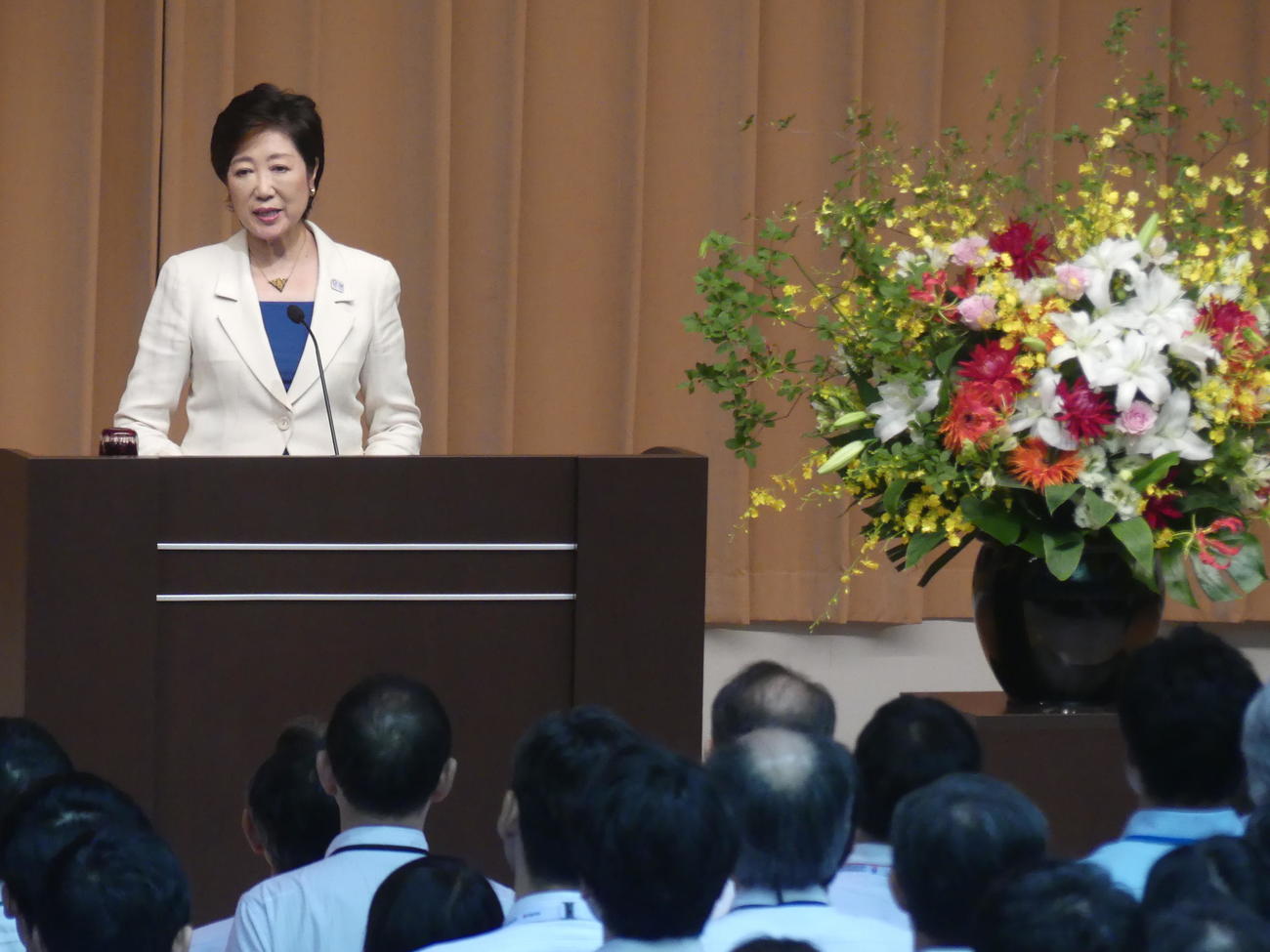就任当日、職員に訓示を行う小池百合子都知事（2016年8月2日撮影）