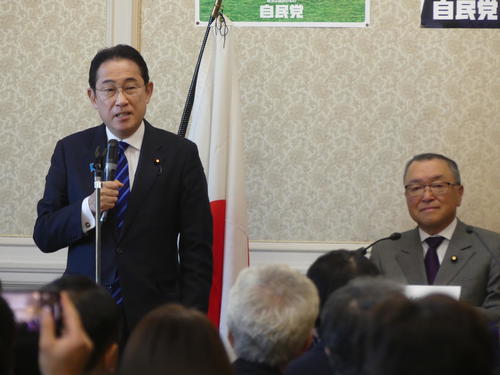 自民党両院議員総会であいさつする岸田文雄首相（2024年1月26日撮影）