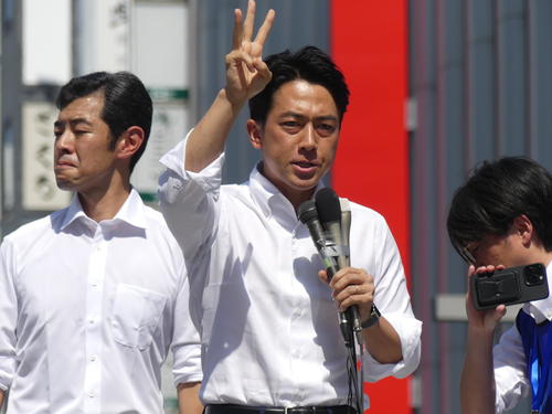 自民党総裁選出馬表明後、初めての街頭演説で「3つの改革」を訴える小泉進次郎氏（2024年9月7日撮影）