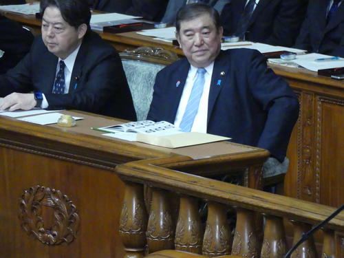 衆院本会議に臨む石破茂首相（2025年3月4日撮影）