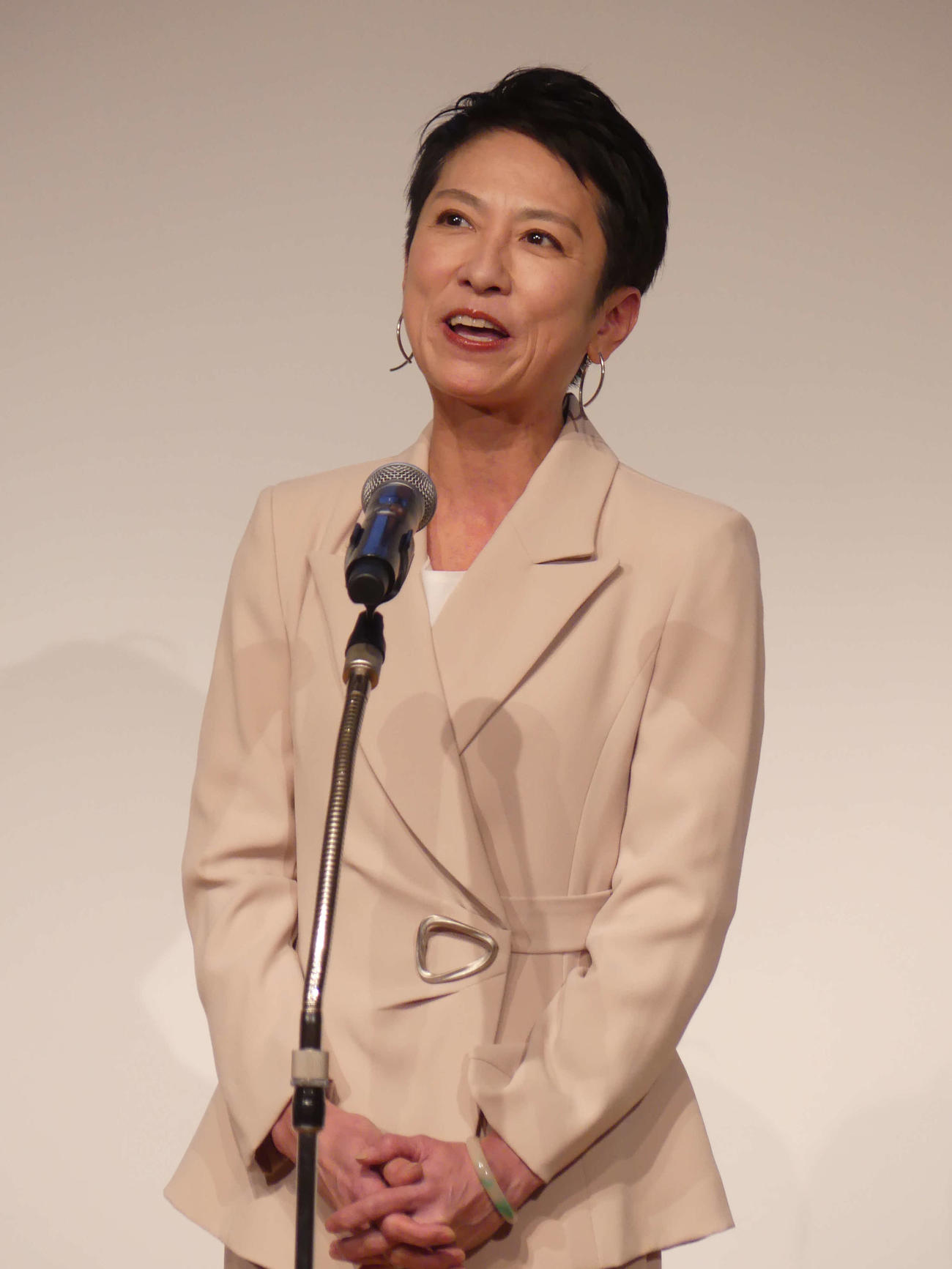 子育て商品に関する授賞式であいさつする蓮舫前参院議員（2024年12月3日撮影）