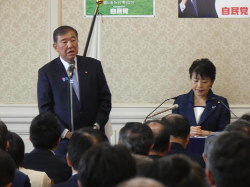 臨時国会召集日の自民党両院銀装会であいさつする石破茂首相（2025年8月1日撮影）