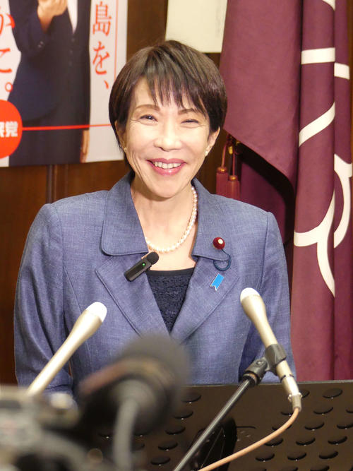 国会内で報道陣の取材に応じる高市早苗首相（2025年12月撮影）