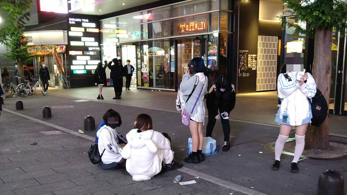 コロナ禍をきっかけに少年少女たちが集まるようになった（筆者撮影）