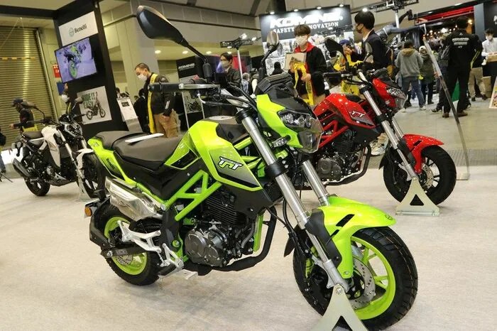 輸入車でも原付二種が増加。こちらはベネリのTNT125（筆者撮影）