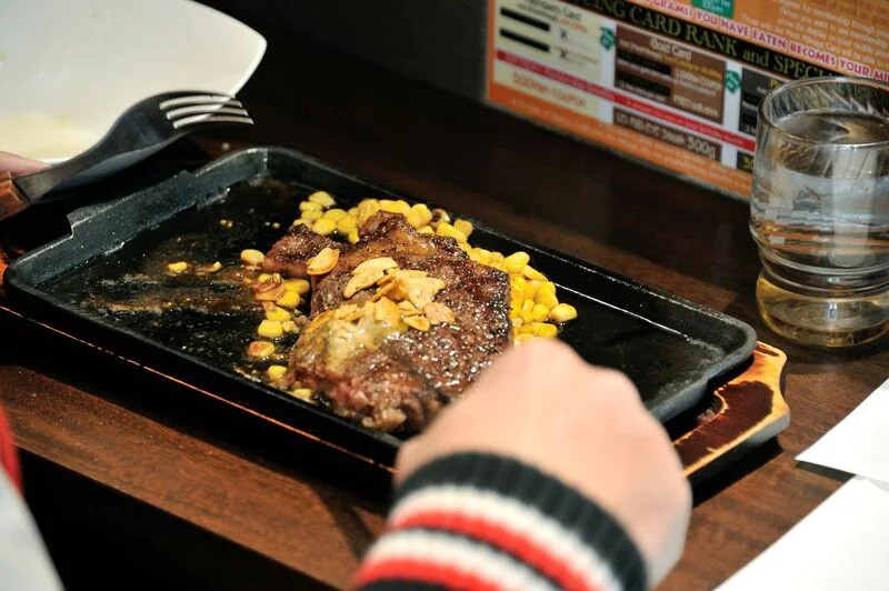ハレの日に食べるステーキを日常にした（撮影：梅谷秀司）