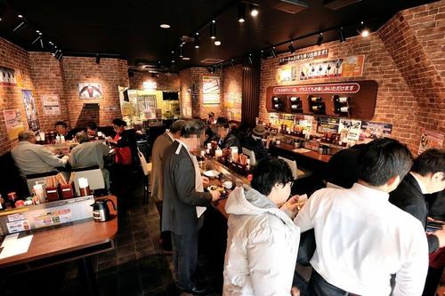 時には行列がみられるほどの盛況ぶりでした（撮影：梅谷秀司）