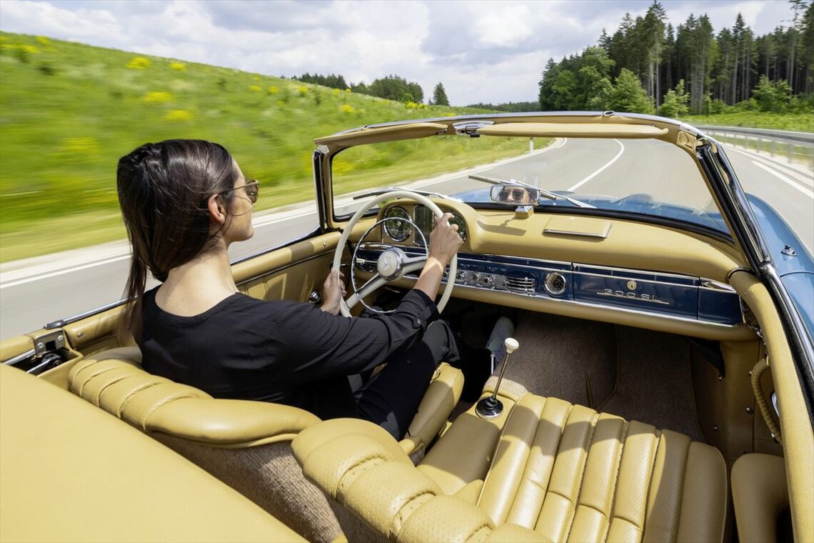 初代「300SL」のインテリア（写真：Mercedes-Benz）