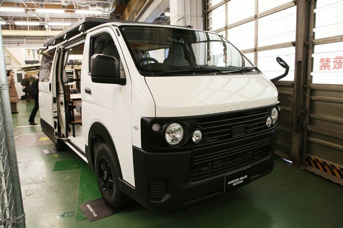 トヨタのハイエースをベースにしたV-01（筆者撮影）