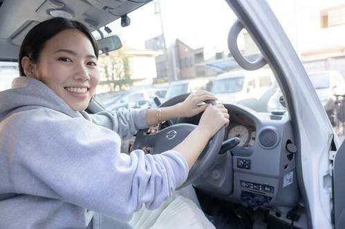 愛車を手に入れた経緯を語る宮本さん（東洋経済オンライン編集部撮影）