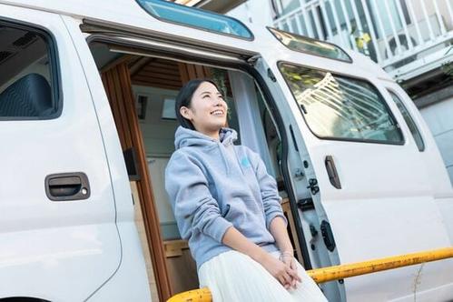 バンライフの魅力を語る宮本さん（東洋経済オンライン編集部撮影）