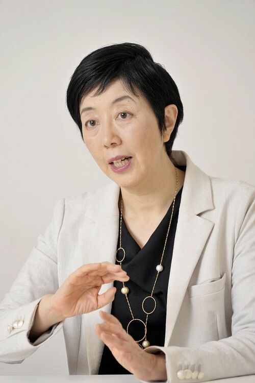 新井 紀子（あらい・のりこ）／国立情報学研究所 社会共有知研究センター センター長・教授。一般社団法人教育のための科学研究所代表理事・所長。一橋大学法学部、米イリノイ大学数学科を卒業。イリノイ大学5年一貫制大学院を経て東京工業大学で理学博士号取得。『AI vs.教科書が読めない子どもたち』など。（撮影：梅谷秀司）