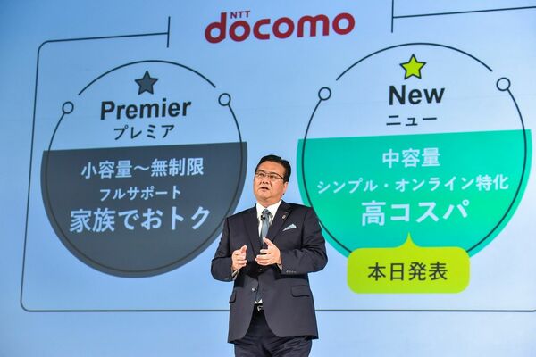 顧客獲得に向けた施策について見直す方針を示唆したドコモの井伊基之社長。写真は2020年12月、新料金プラン「ahamo」の発表時（撮影：大澤誠）