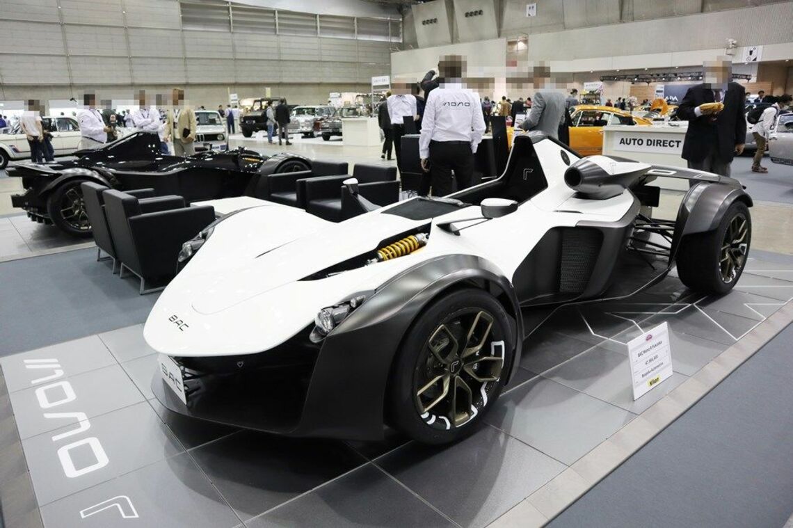 永三MOTORSが取り扱うホワイトとブラックのモデル（筆者撮影）