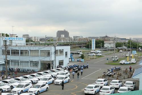 鉄道施設から見たアリーナの建設予定地（記者撮影）