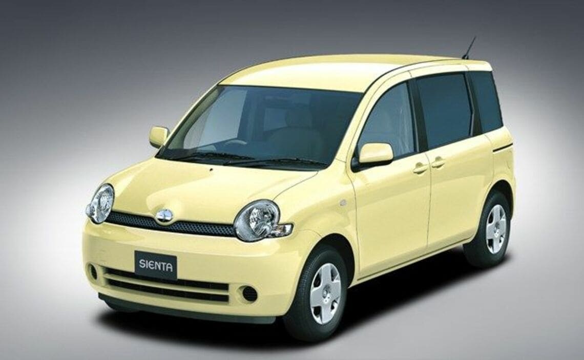 2003年に登場した初代シエンタ（写真：トヨタ自動車）
