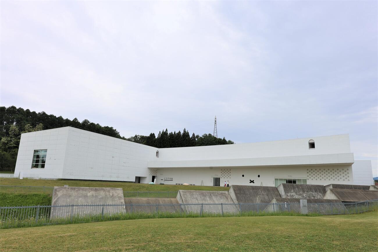 青森県立美術館