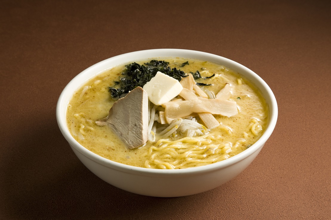 青森名物「味噌カレー牛乳ラーメン」（味の札幌大西提供）