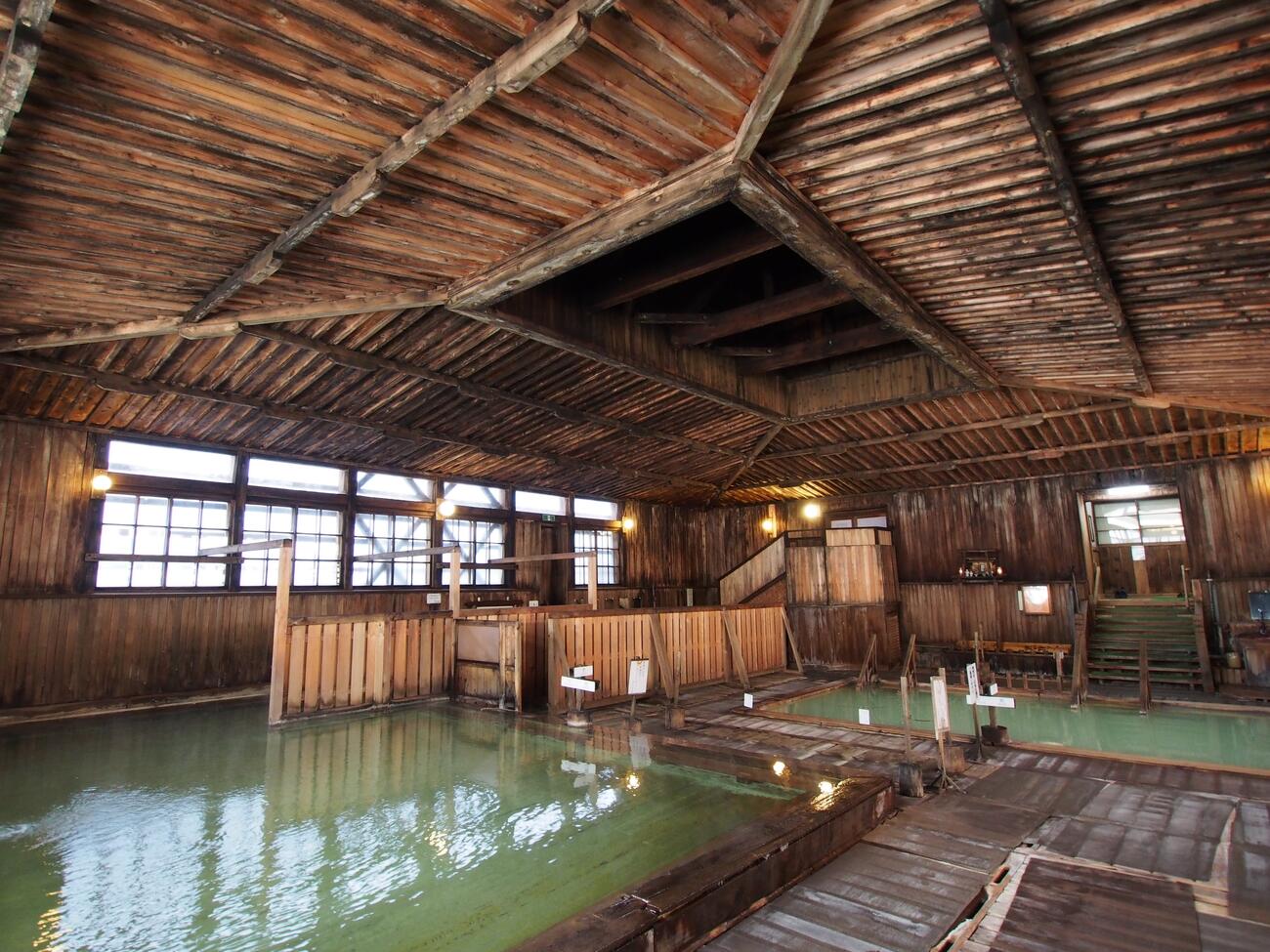 ヒバ千人風呂（酸ケ湯温泉提供）