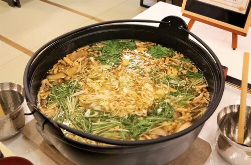 酸ケ湯の健康鍋（酸ケ湯温泉提供）