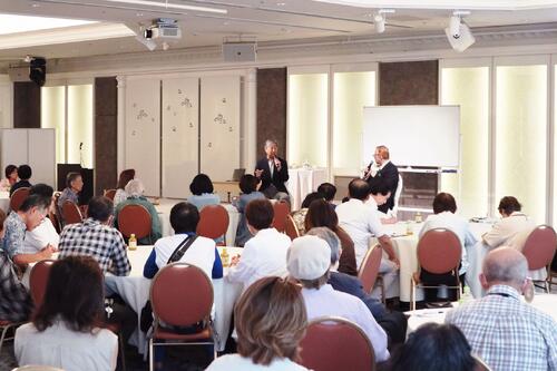 会場には約100人が集まった