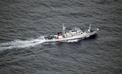 漁業取締船「おおくに」と北朝鮮の漁船が衝突した海域付近を航行する水産庁の船（共同）