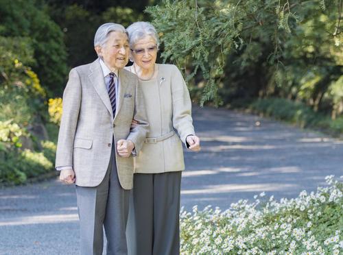 86歳の誕生日を迎えられた上皇さまと上皇后美智子さま（宮内庁提供）