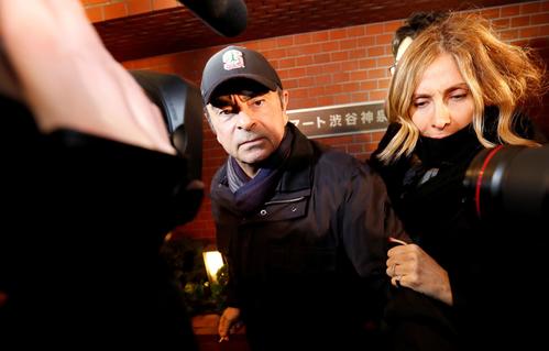 ゴーン被告（左）とキャロル容疑者（ロイター＝2019年3月8日撮影）