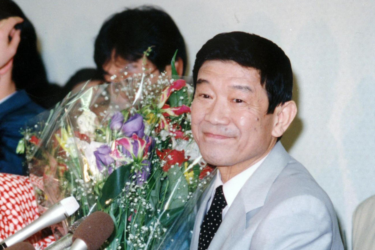 1995年4月9日、東京都知事選で初当選した青島幸男氏