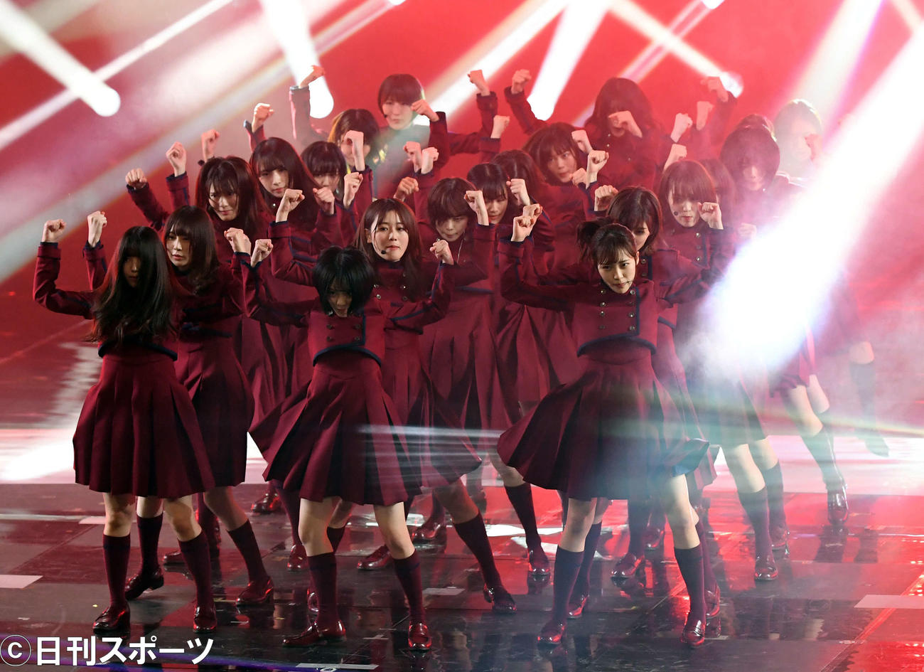 「第70回NHK紅白歌合戦」　「不協和音」を熱唱する欅坂46（2019年12月31日撮影）