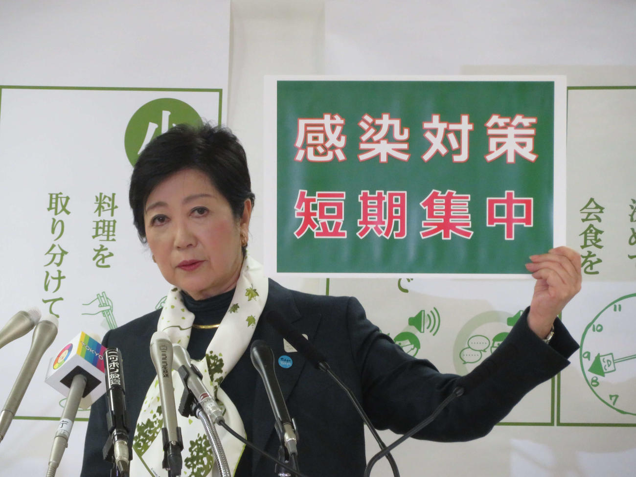 記者会見を行う小池都知事（撮影・沢田直人）