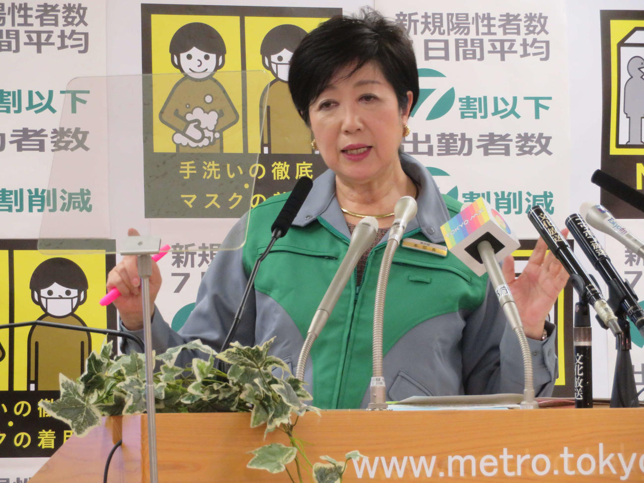 定例会見を開く小池都知事（撮影・沢田直人）