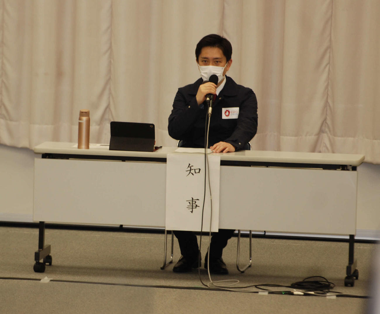 府の対策本部会議に出席した吉村洋文知事（撮影・松浦隆司）