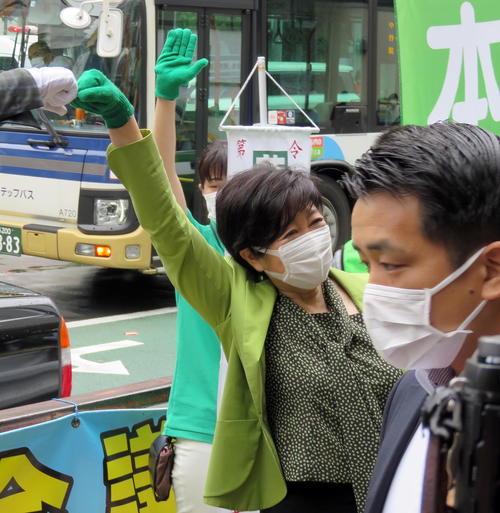 小池百合子都知事が東京都議選初応援 都民ファーストの会候補 演説はせず 社会写真ニュース 日刊スポーツ