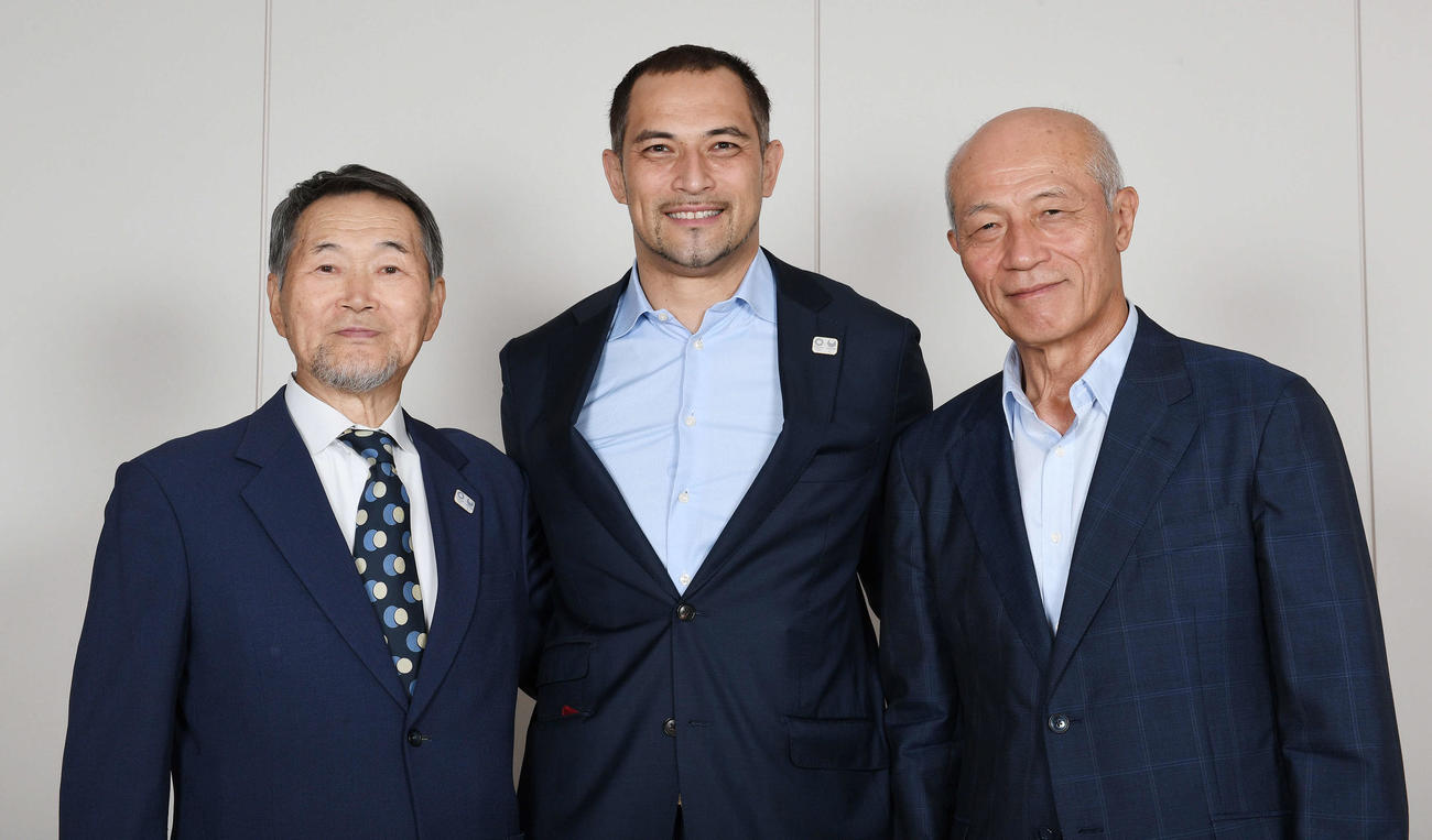 「ハンマー3鉄人」と称される、左から菅原武男氏、室伏広治氏、室伏重信氏（18年9月26日撮影）