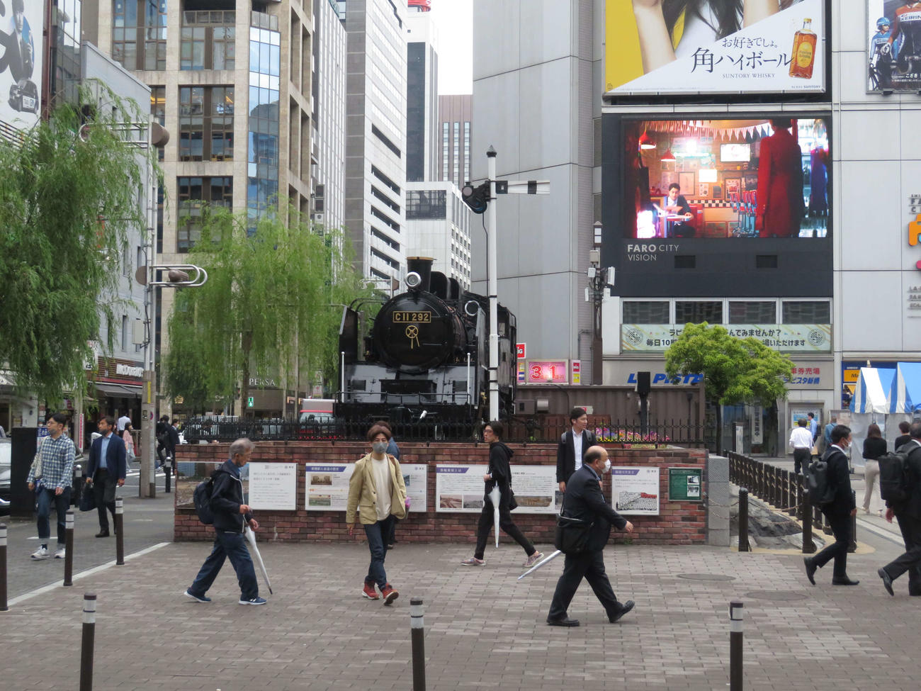 JR新橋駅の新橋西口駅前広場（SL広場）