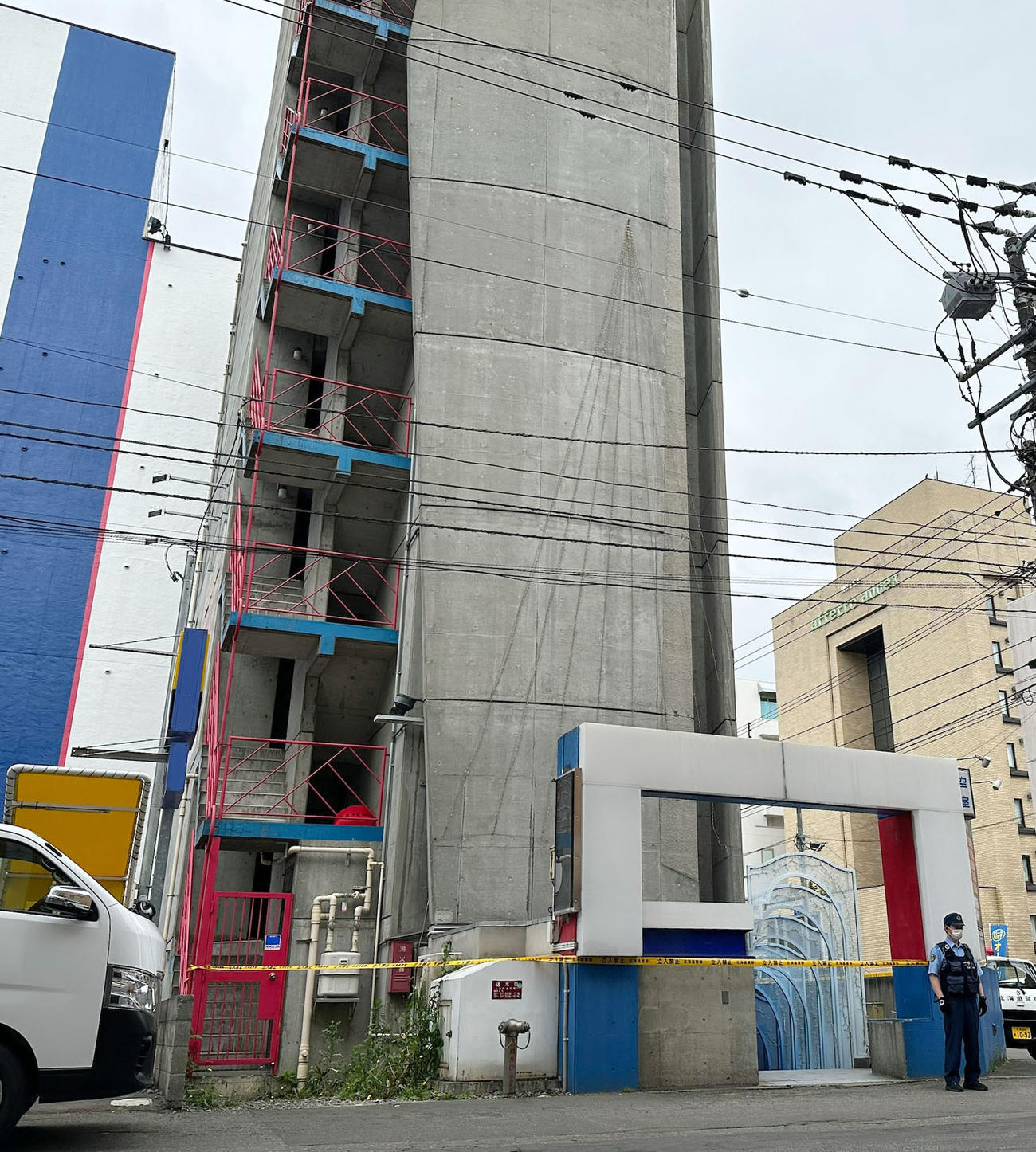 男性の遺体が見つかったホテル（共同）