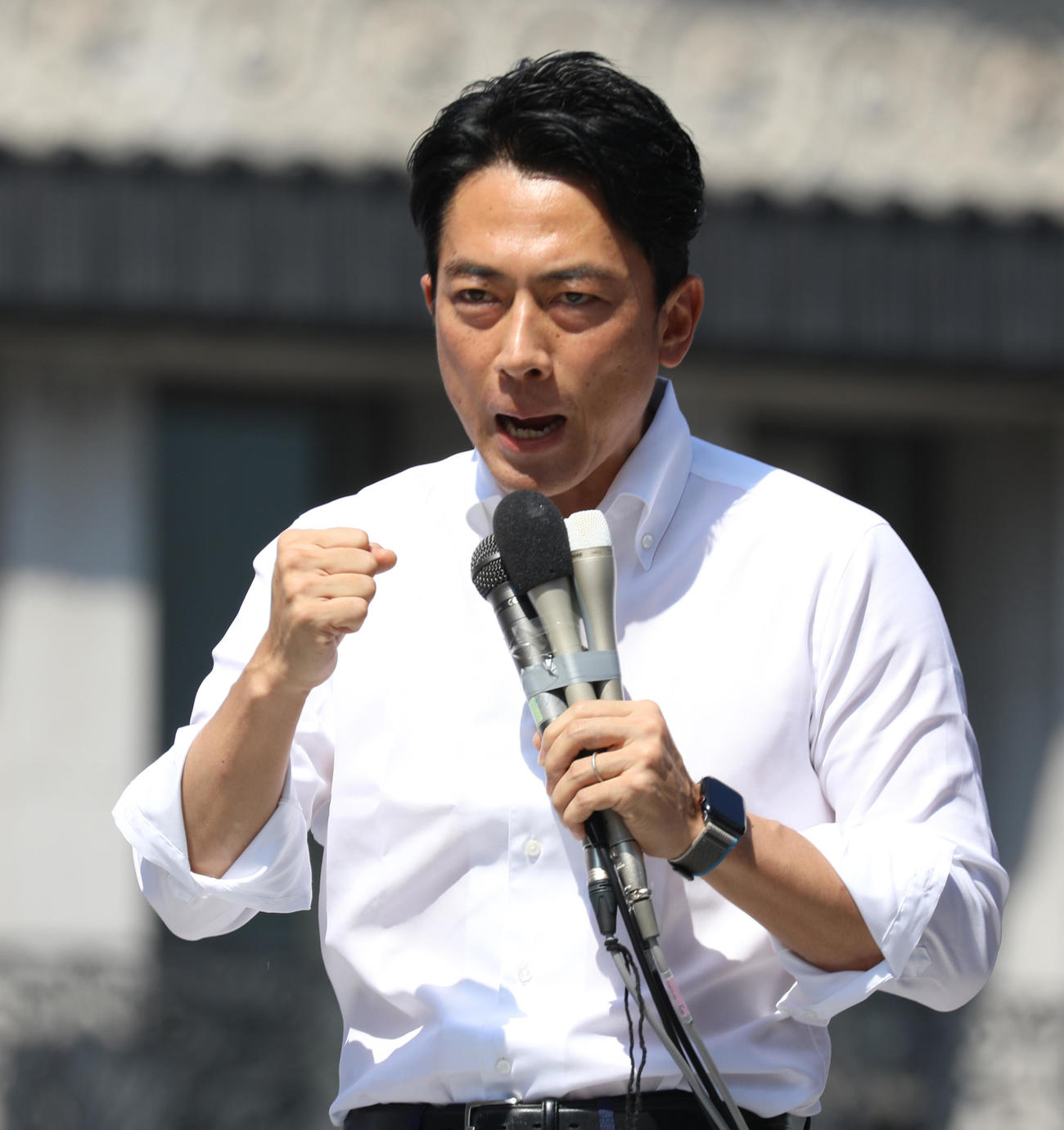 銀座四丁目交差点で街頭演説する小泉進次郎元環境相（撮影・中島郁夫）