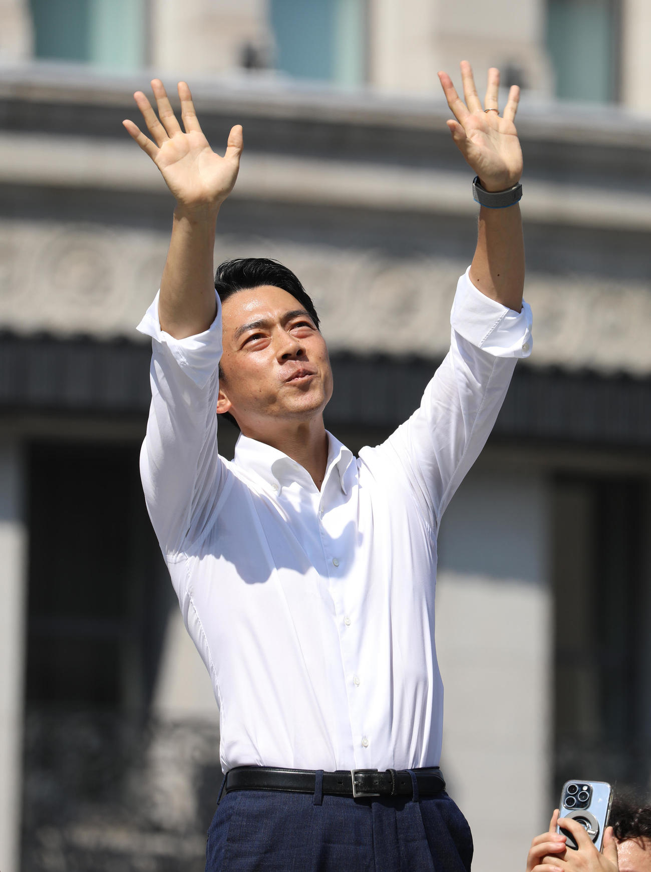 銀座四丁目交差点で街頭演説する小泉進次郎元環境相（撮影・中島郁夫）