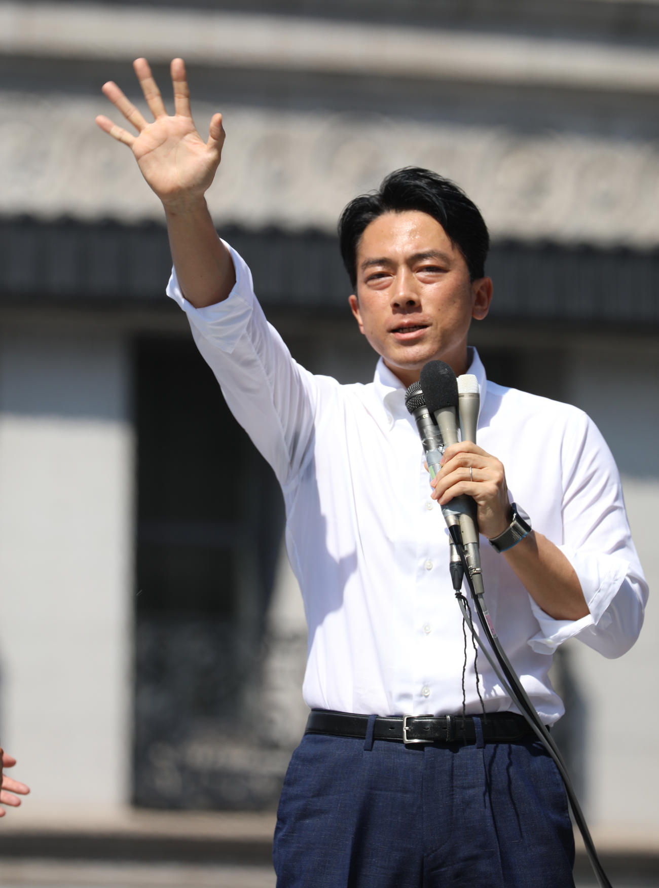 銀座四丁目交差点で街頭演説する小泉進次郎元環境相（撮影・中島郁夫）