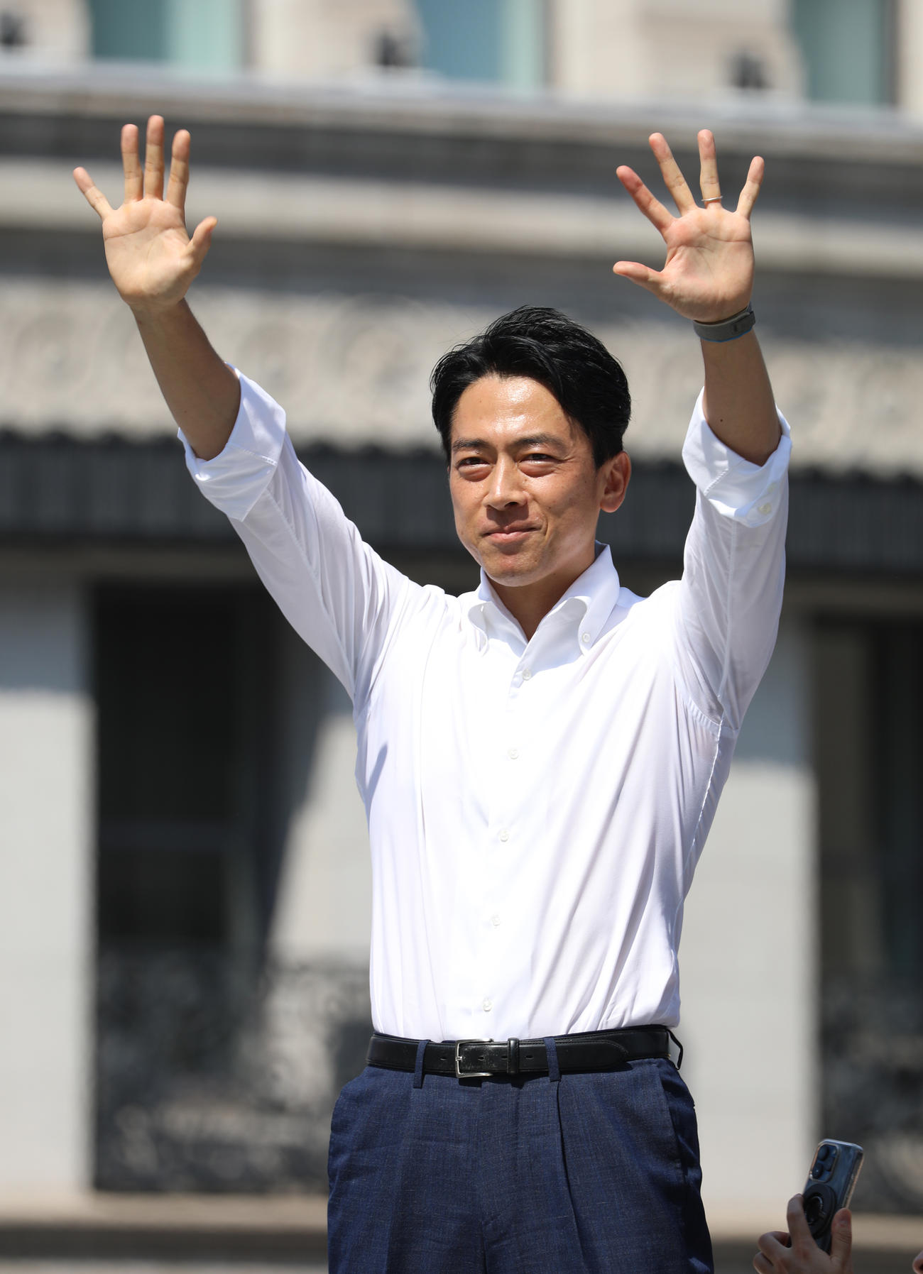 銀座四丁目交差点で街頭演説する小泉進次郎元環境相（撮影・中島郁夫）