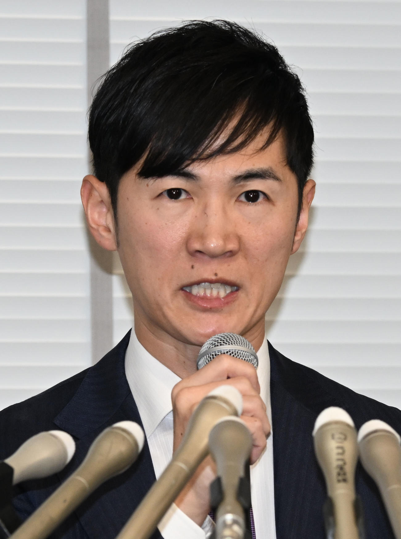記者会見する前安芸高田市長の石丸伸二氏（撮影・千葉一成）