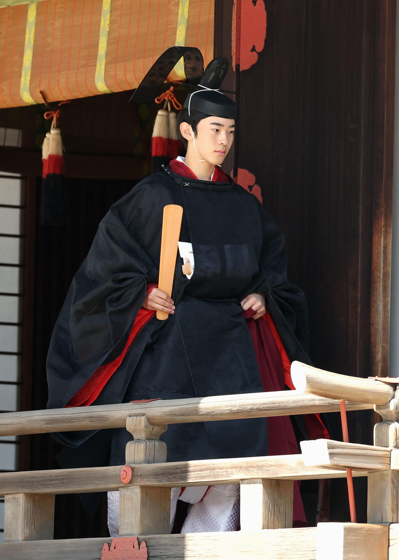 「賢所皇霊殿神殿に謁するの儀」に臨まれた秋篠宮家の長男悠仁さま（代表撮影）