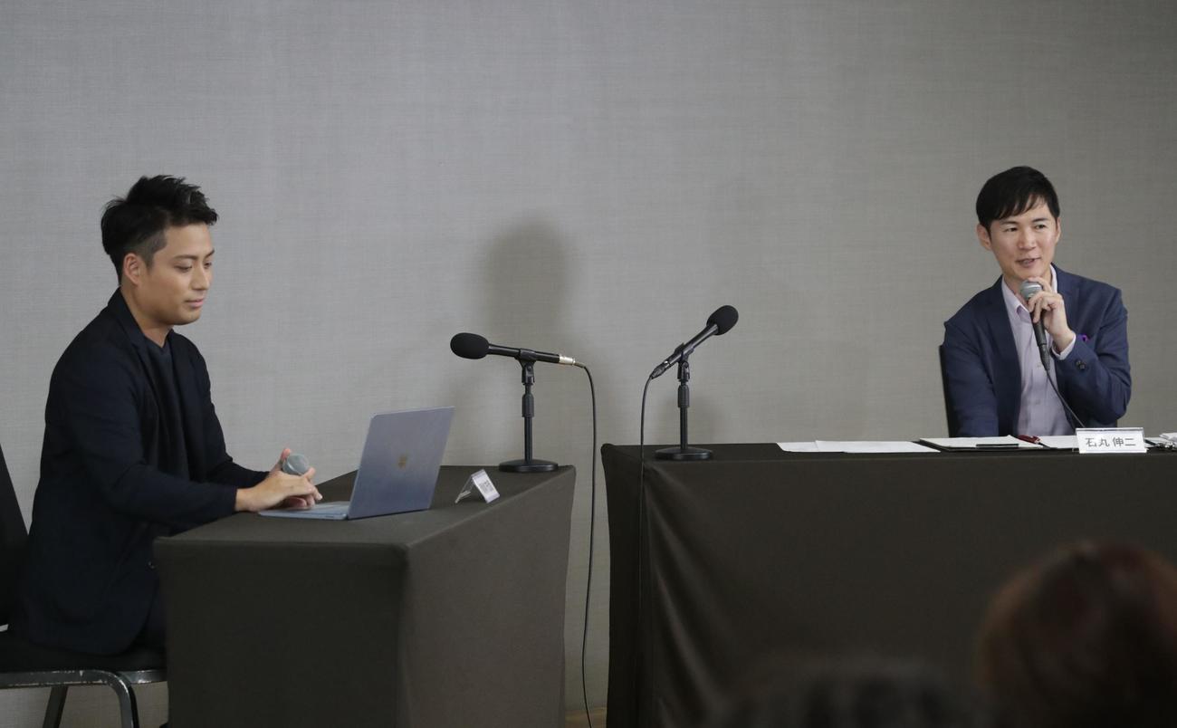 「再生の道」代表選に立候補した青柳充哉氏（左）と代表の石丸伸二氏