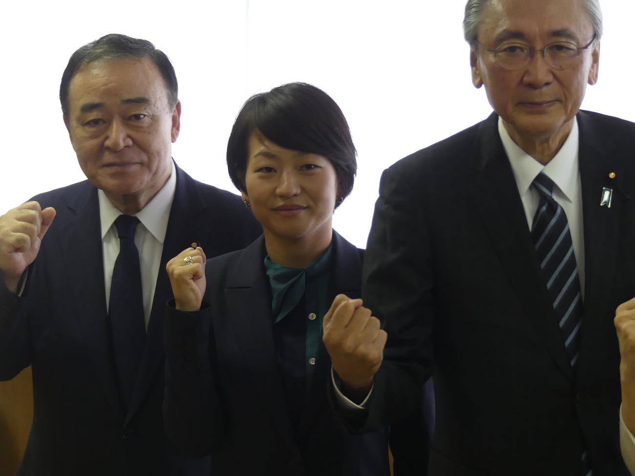 新たな自民党の広報本部長に就任した鈴木貴子氏（中央）（撮影・中山知子）
