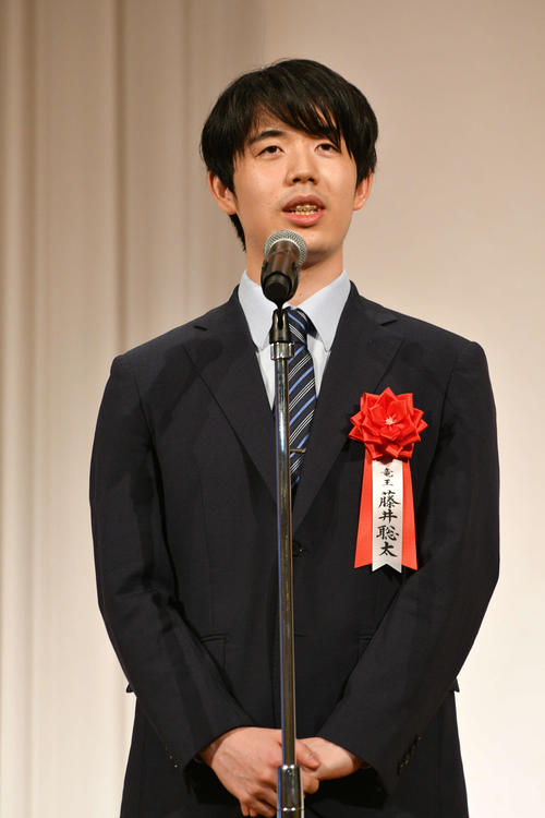 将棋】藤井聡太7冠VS羽生善治九段 将棋界のレジェンドがJT杯で特別