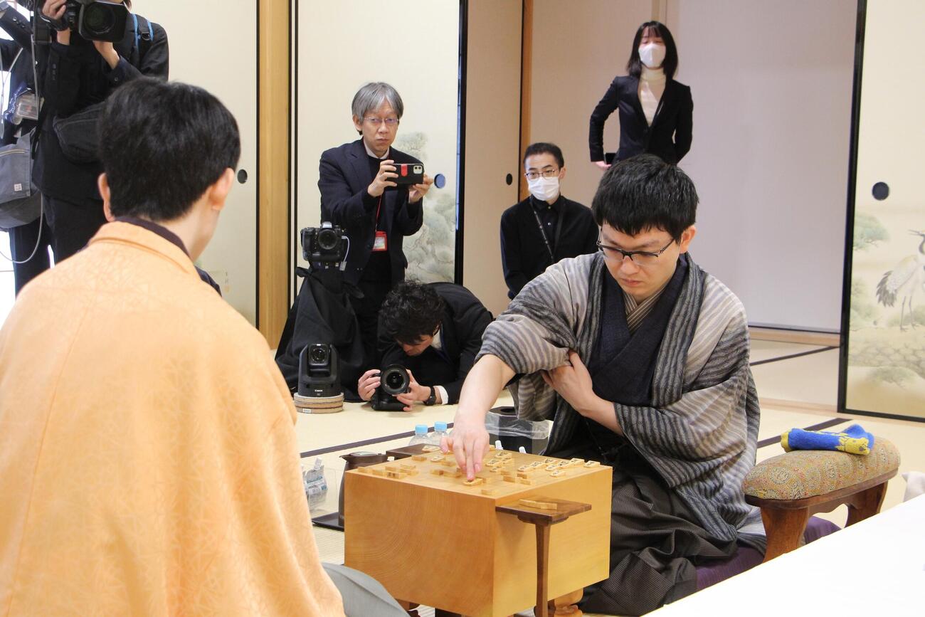王将戦7番勝負第7局2日目に臨んだ永瀬拓矢九段（日本将棋連盟提供）