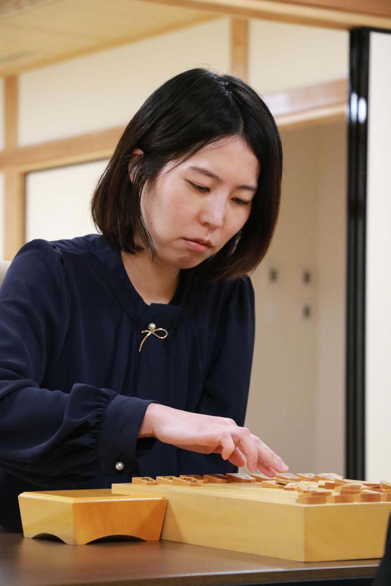 プロ編入試験第3局に臨んだ福間香奈女流5冠（日本将棋連盟提供）