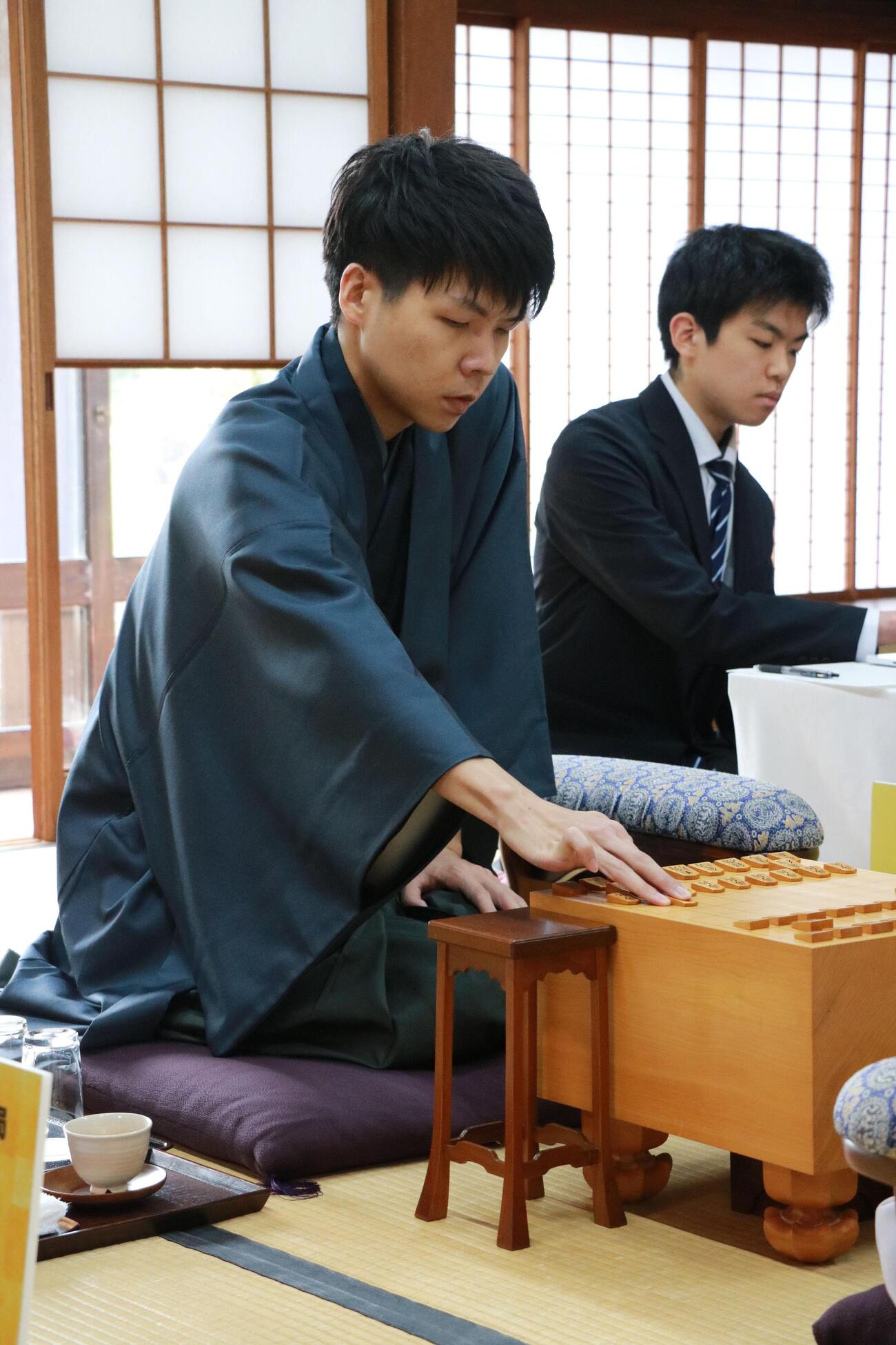 棋王戦5番勝負第5局に臨んだ増田康宏八段（日本将棋連盟提供）